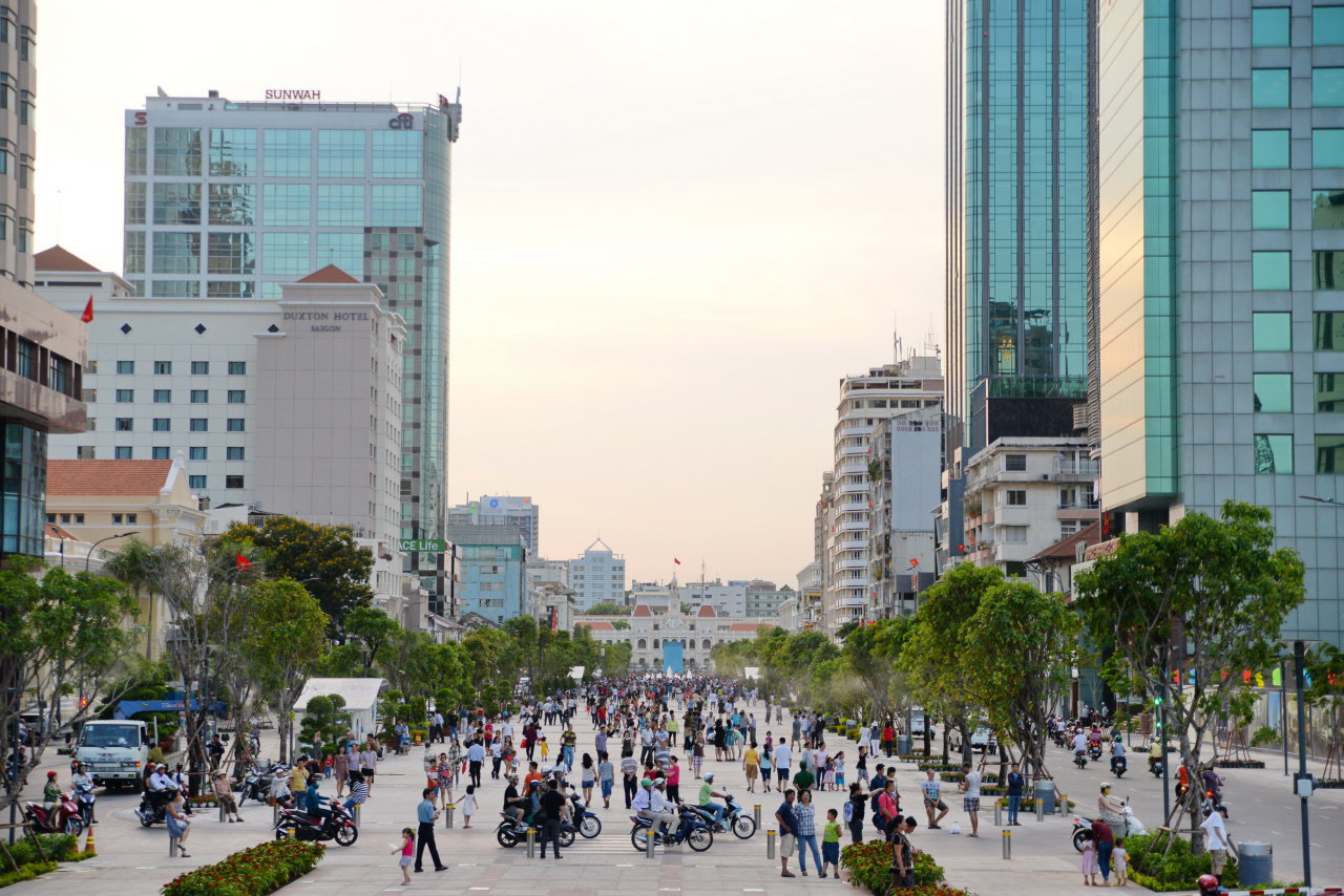 nguyen-hue-walking-street