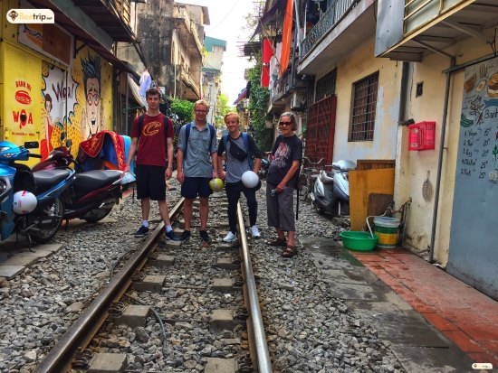 HA NOI PRIVATE SCOOTER TOUR (HALF DAY)