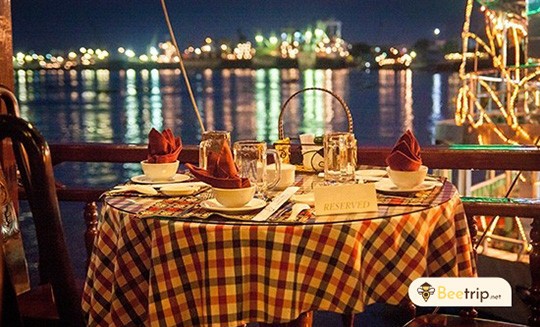 CYCLO TOUR WITH DINNER ON INDOCHINA JUNK CRUISING ALONG SAI GON RIVER